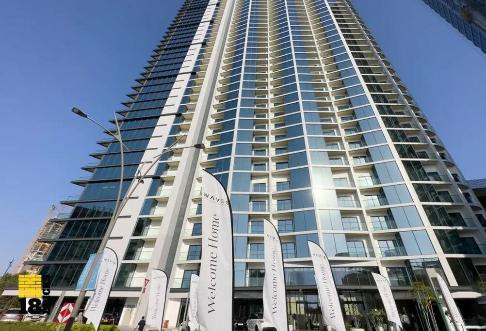 Spacious And Comfort Stay At Sobha Waves Dubai Exterior foto